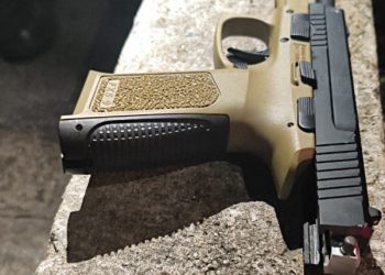 Homem faz ameaças em bar, invade local atirando e é neutralizado pela PM em Curitiba