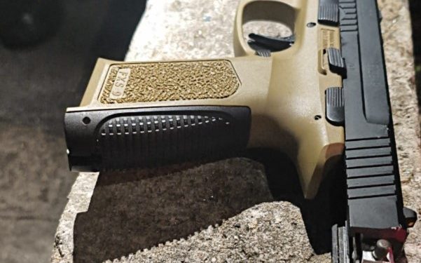 Homem faz ameaças em bar, invade local atirando e é neutralizado pela PM em Curitiba