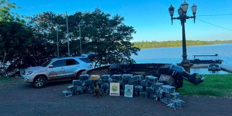 BPFRON e Polícia Federal apreendem mais de 800 kg de maconha no Paraná