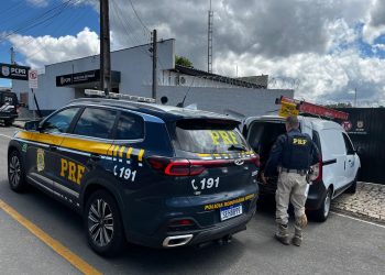 PRF flagra furto de cabos de telefonia e detém dupla em Campina Grande do Sul (PR)