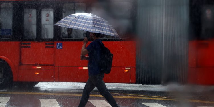 Nova frente fria traz chuva ao Paraná no fim de semana