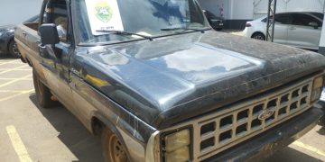 PMPR recupera caminhonete furtada e prende homem por receptação