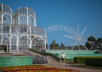 Superprodução inédita estreia, terça-feira, no Jardim Botânico e leva música, dança e luzes ao cartão-postal de Curitiba