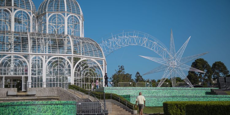 Superprodução inédita estreia, terça-feira, no Jardim Botânico e leva música, dança e luzes ao cartão-postal de Curitiba