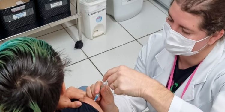 Paraná reforça alerta contra sarampo e orienta viajantes sobre vacinação e prevenção