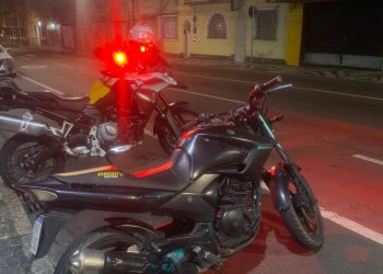 Pelotão Motos do 33º BPM recupera motocicleta furtada há um mês no Centro de Curitiba