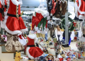 Últimos dias da Feira Especial de Natal da Praça Osório atraem moradores e turistas que ainda não compraram seus presentes