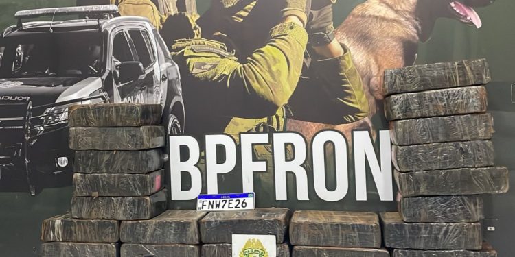 BPFRON apreende Jetta com mais de meia tonelada de maconha