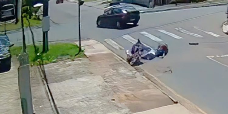 Cruzamento campeão de acidentes no Xaxim registra mais dois nas últimas horas, veja o vídeo