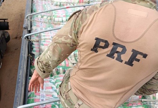 PRF apreende mais de 3 toneladas de maconha escondidas sob carga de arroz no Paraná