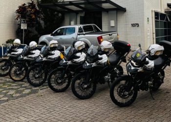 Policial militar do 33º BPM escolta veículo e salva jovem em crise convulsiva