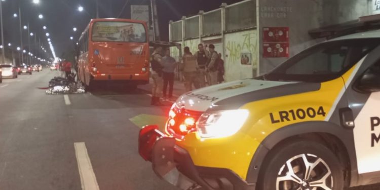 Motociclista que fazia corredor morre após colisão e atropelamento na Rodovia João Leopoldo Jacomel