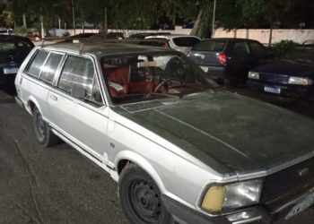 Criminoso rompe tornozeleira eletrônica, furta Belina e acaba preso pela PM