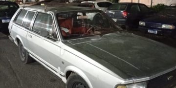 Criminoso rompe tornozeleira eletrônica, furta Belina e acaba preso pela PM