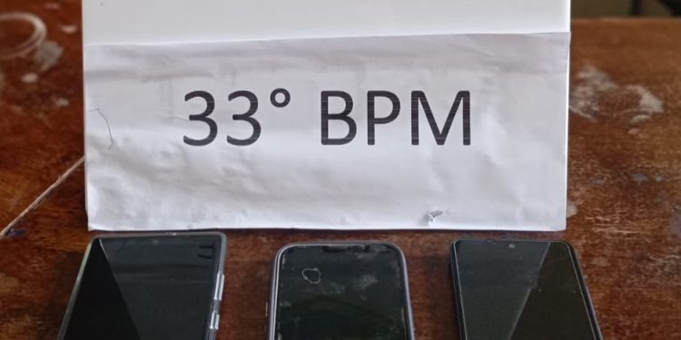 Polícia Militar recupera três celulares roubados em Almirante Tamandaré