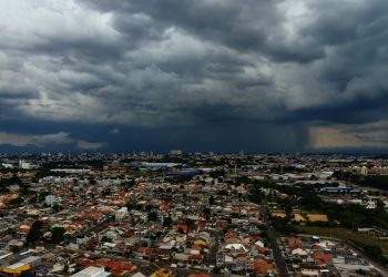 Após uma semana de calor extremo, chegada de 2026 traz chuva e temperaturas mais baixas ao Paraná, aponta Simepar