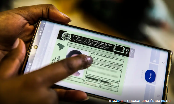 Governo oficializa nova regra e lança aplicativo para obtenção de CNH