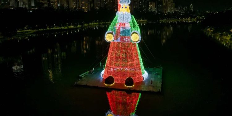 27 metros de altura: Londrina pode ter maior Papai Noel iluminado do mundo