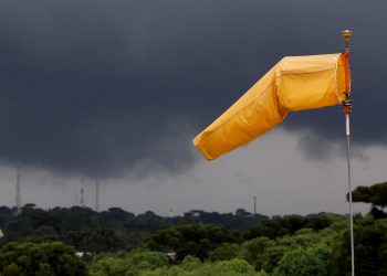 Ciclone no RS provoca ventos constantes e rajadas fortes no Paraná nesta quarta