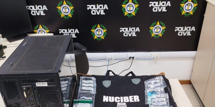 PCPR prende homem investigado por extorsão e invasão de dispositivo informático em Curitiba
