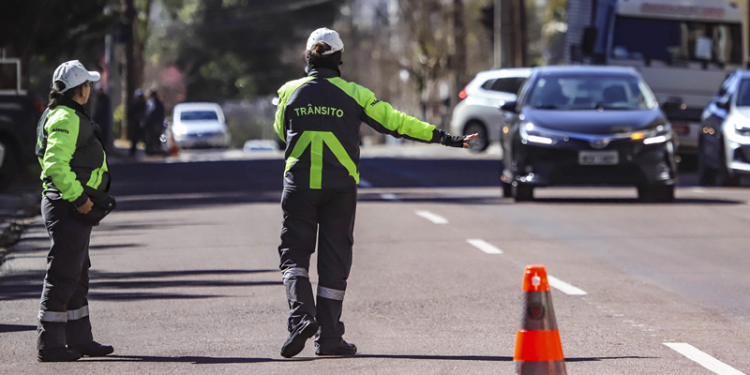 Curitiba terá bloqueios de trânsito neste fim de semana para eventos de pré-carnaval e corrida de rua
