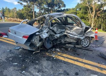 Colisão na BR-277 deixa cinco feridos graves e interdita rodovia