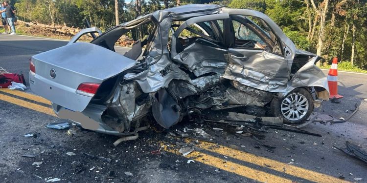 Colisão na BR-277 deixa cinco feridos graves e interdita rodovia