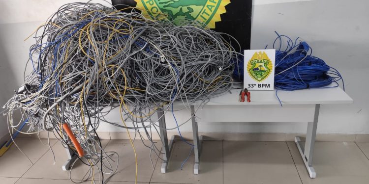 Homem é preso com 137 quilos de fios de cobre furtados no Centro de Curitiba