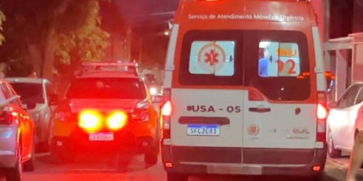 Rapaz é baleado por indivíduo em moto no Sítio Cercado