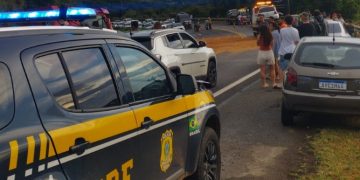 Acidente com quatro veículos deixa sete feridos e interdita a BR-376 por mais de duas horas