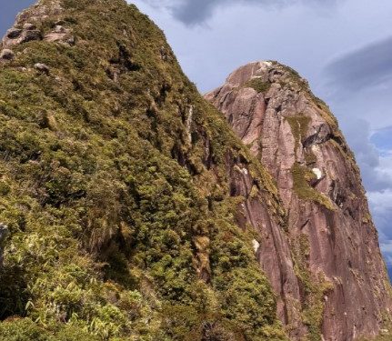 Bombeiros intensificam buscas por jovem desaparecido no Pico Paraná