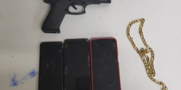 População reage a assalto e “arrepia” ladrão de celular no centro de Curitiba