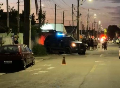 Homem é morto a tiros após colisão durante fuga no bairro Ipê, em São José dos Pinhais