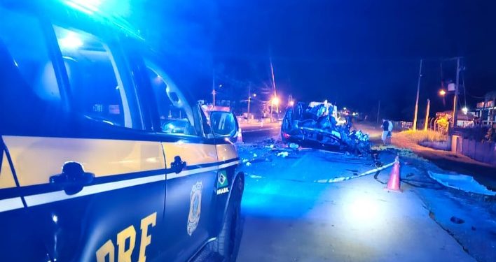 Colisão entre carro e caminhão deixa motorista morto na BR-373