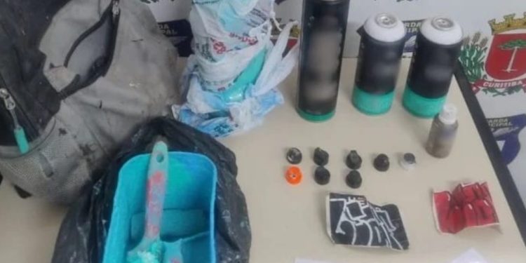 Guarda Municipal prende dois homens em flagrante por pichação no Alto da XV