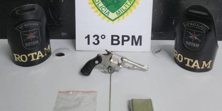 Homem é preso por porte ilegal de arma após ameaças no bairro Pinheirinho, em Curitiba