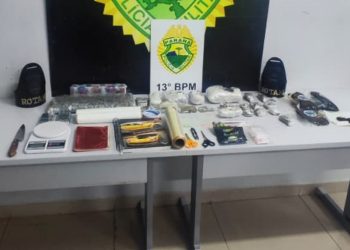 ROTAM aborda indivíduo em carro e descobre delivery de drogas