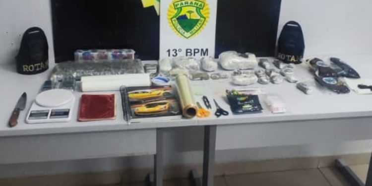 ROTAM aborda indivíduo em carro e descobre delivery de drogas