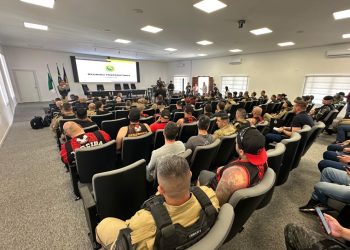 Polícia Militar reúne torcidas organizadas para alinhar esquema de segurança do clássico Athletiba