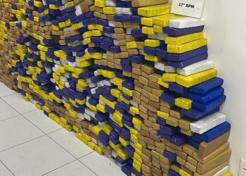 PM apreende mais de 620 quilos de maconha e dois caminhões durante ação contra o tráfico em São José dos Pinhais