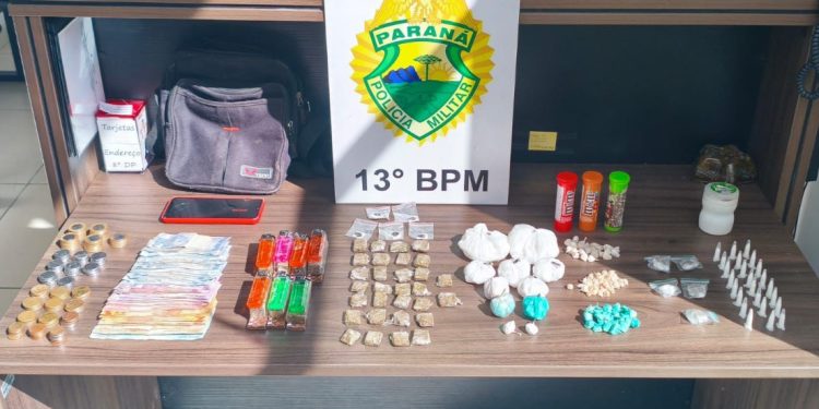 Menor é apreendido com drogas e dinheiro no Morro do Sabão, em Curitiba