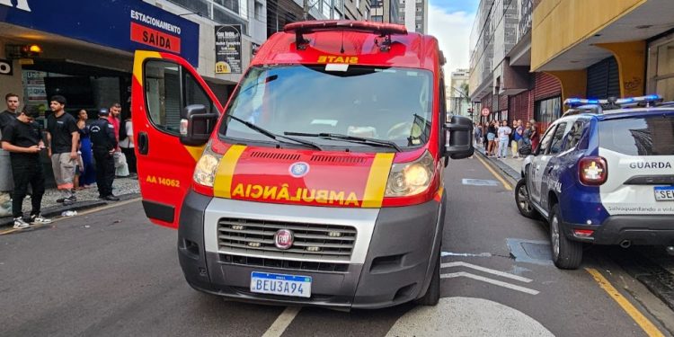 Trabalhador que sofreu descarga elétrica em poste e queda não resiste e morre no hospital