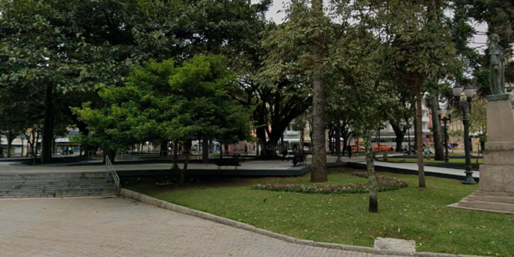 Guarda Municipal prende homem em flagrante por tráfico de drogas na Praça Tiradentes