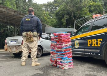 PRF encontra quase 140 quilos de maconha em veículo com placas do Paraguai
