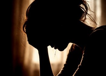 Justiça nega prisão preventiva e vítima vive em pânico após tentativa de feminicídio em hotel de Curitiba