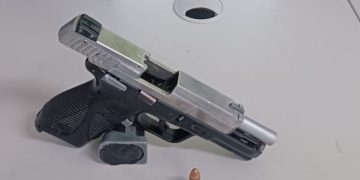 Homem é detido por ameaça e porte de arma de fogo artesanal no bairro São Braz, em Curitiba