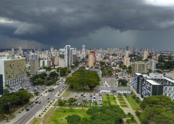 Semana de chuva terá temperaturas mais amenas no Paraná, prevê Simepar