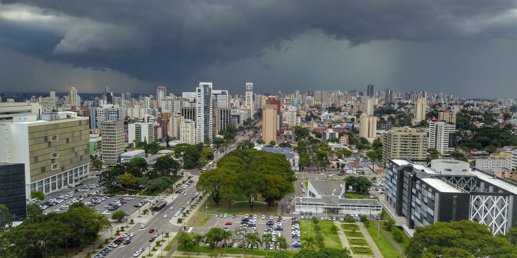 Semana de chuva terá temperaturas mais amenas no Paraná, prevê Simepar