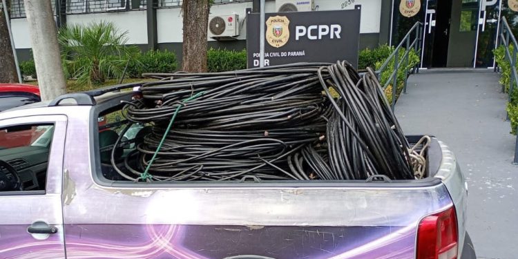 PCPR prende homem por receptação e localiza 1 tonelada de cabos de telefonia