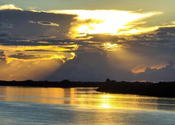 Com fim do fenômeno La Niña, fevereiro terá tempo abafado e chuvas de verão no Paraná